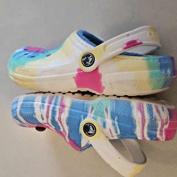 Tie Dye Lined Crocs - Picture 9 of 12